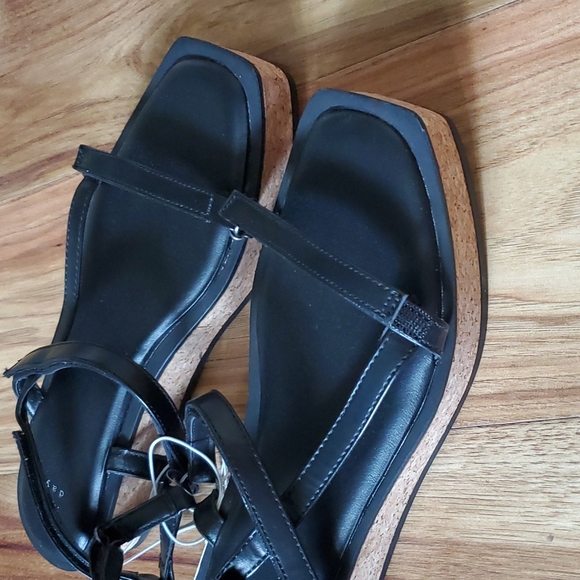 A New Day Nova cork bottom black sandals - Picture 5 of 5